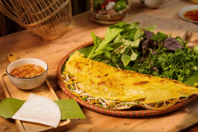 Một đĩa tổng hợp bánh bèo, bánh lọc, bánh nậm hấp dẫn, đặc sản địa phương nên thử trong tour quảng bình 3 ngày 2 đêm.